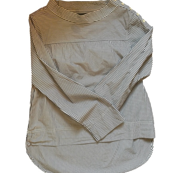J Crew Women’s Stripped Shirt Size 4 With Button Details on Shoulder - Picture 5 of 10